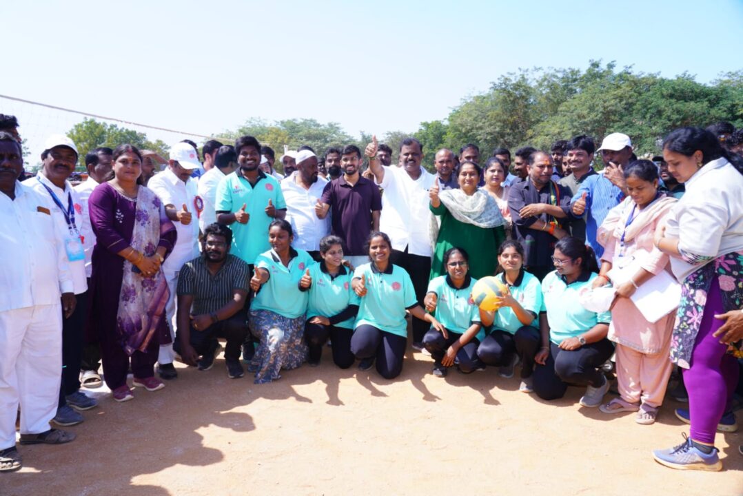 7va rastra sthayee:7వ రాష్ట్రస్థాయి రెవెన్యూ క్రీడలు మరియు సాంస్కృతిక ఉత్సవాలలోతిలకించిన-మంత్రులు