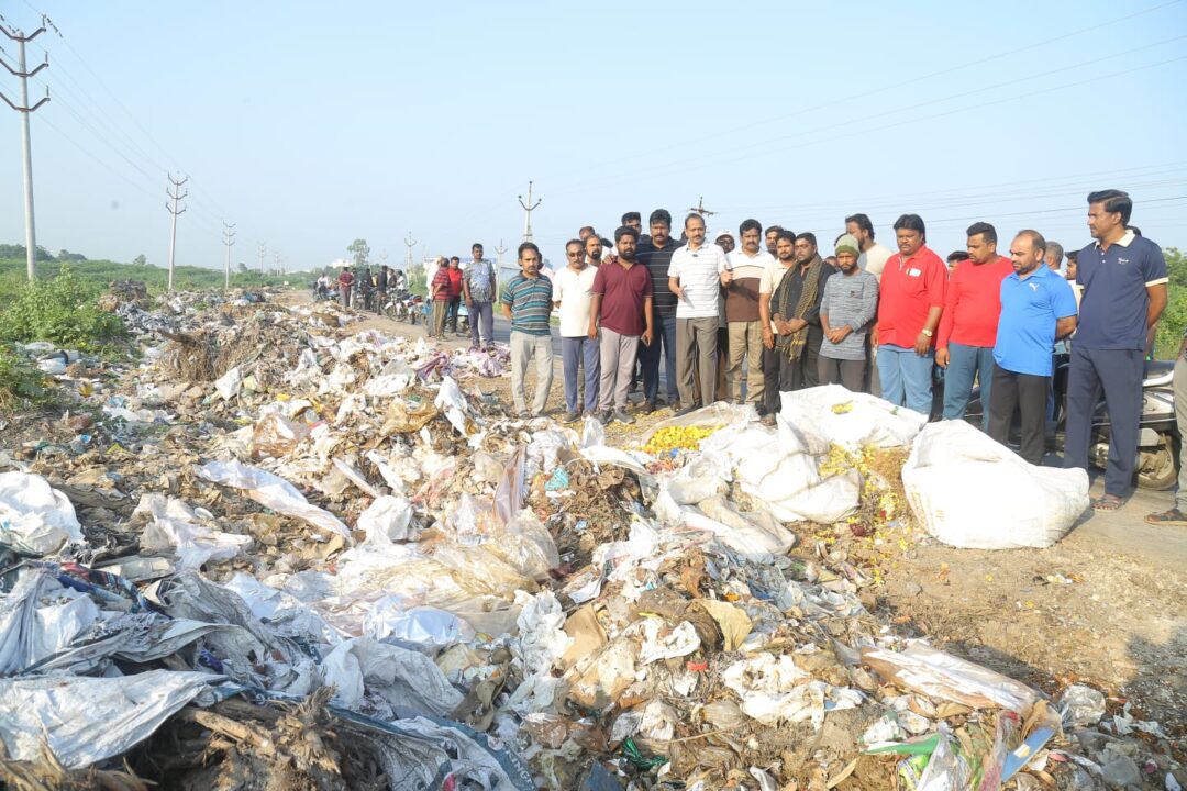 Jagananna Colony lo:జగనన్న కాలనీలో రోడ్లు, లైట్లు, మంచినీటి వసతి కల్పించాలంటూ-డా. గోపిరెడ్డి శ్రీనివాస్ రెడ్డి డిమాండ్