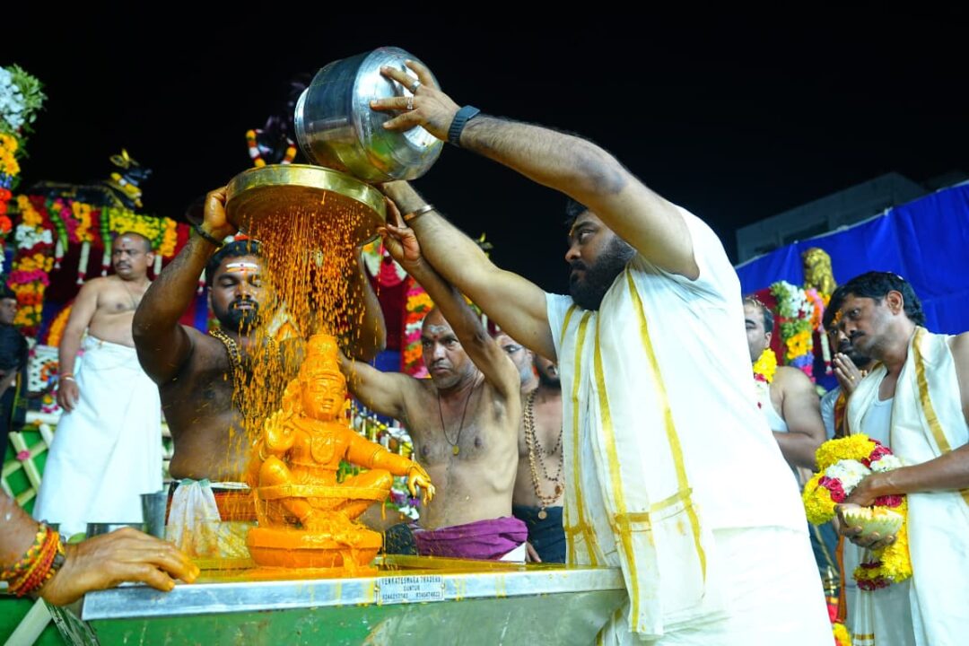 WhatsApp Image 2025-11-10 at 4.17.40 PM Guntur Local News:-జన చైతన్య ప్రాపర్టీస్ వారి అయ్యప్ప స్వామి మహా పడిపూజ-గుంటూరు పట్టాభిపురంలో