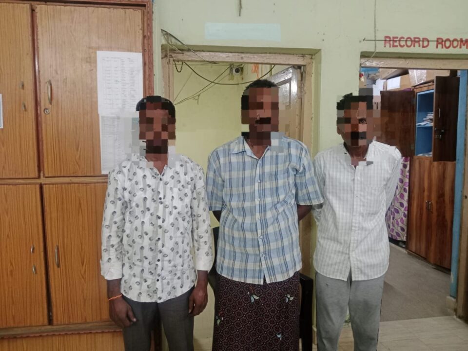 WhatsApp Image 2025-11-13 at 6.45.22 PM Visannapeta lo : విస్సన్నపేటలో అక్రమ కోడి కత్తుల తయారీ గుట్టు రట్టు–ముగ్గురు అరెస్టు