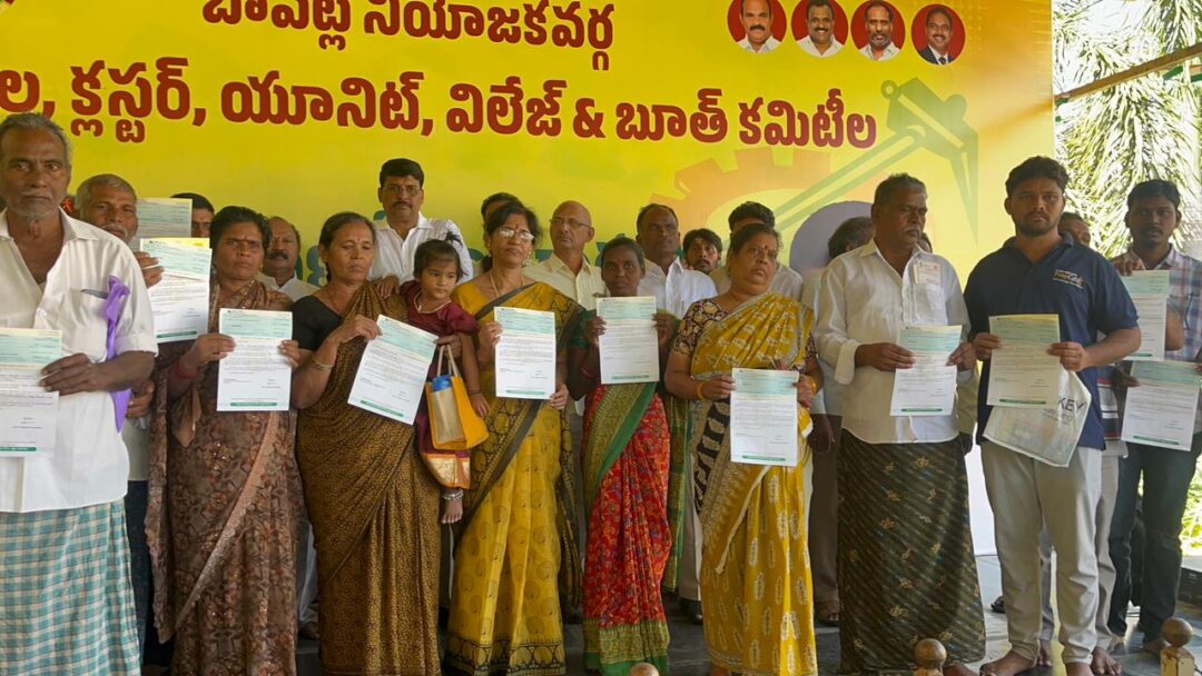 Bapatla Local news:CMRF చెక్కులను లబ్ధిదారులకు అందజేసిన- ఎమ్మెల్యే శ్రీ వేగేశన నరేంద్ర వర్మ రాజు