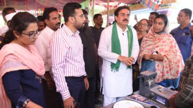 Guntur MLA Galla Madhavi and her husband attended the wedding reception of Bapatla MLA's son :బాపట్ల ఎమ్మెల్యే కుమారుడి వివాహ రిసెప్షన్‌కు హాజరైన గుంటూరు ఎమ్మెల్యే గల్లా మాధవి దంపతులు