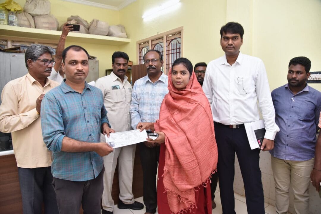 WhatsApp Image 2025-11-21 at 2.57.49 PM (1) patthi konugolu sajavuga:పత్తి కొనుగోలు సజావుగా జరిగేలా పకడ్బందీ చర్యలు-జిల్లా కలెక్టర్ ఏ తమీమ్ అన్సారియా