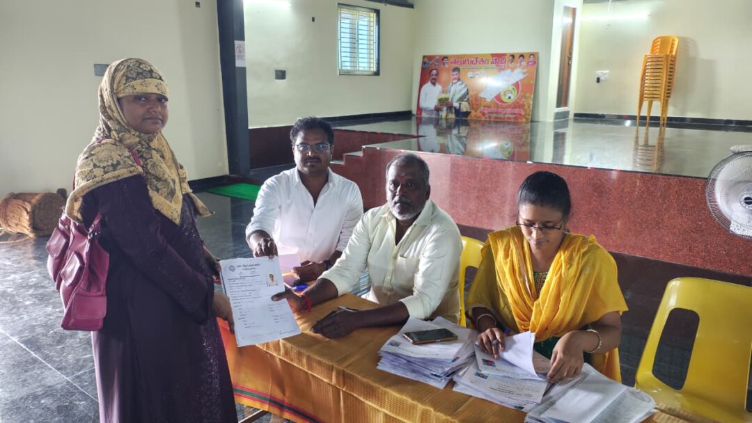 WhatsApp Image 2025-11-21 at 3.33.18 PM (2) chirala Local news: చీరాల క్యాంపు కార్యాలయంలో ఎమ్మెల్యేఆదేశాల మేరకుప్రజా దర్బార్