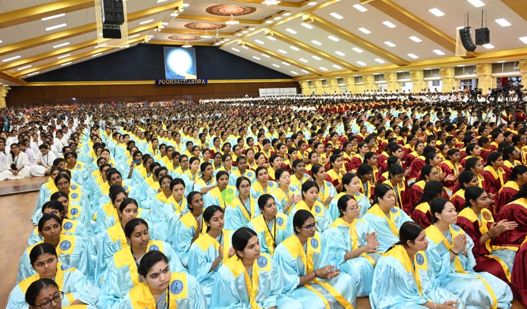 WhatsApp Image 2025-11-22 at 7.00.51 PM Puttaparthi Local news:శ్రీ సత్యసాయి ఇనిస్టిట్యూట్ ఆఫ్ హయ్యర్ లెర్నింగ్ స్నాతకోత్సవ కార్యక్రమంలో పాల్గొన్న ఉప రాష్ట్రపతి, ముఖ్యమంత్రి