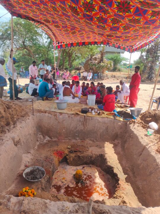 Amazing Polemma Temple Foundation Ceremony at Pedda Ganjam Pallepalem with 1000 Devotees: Spiritual Ecstasy||అద్భుతమైన $1000$ మంది భక్తులతో పెద్ద గంజాం పల్లెపాలెంలో పోలేరమ్మ ఆలయ శంకుస్థాపన: భక్తిపారవశ్యం