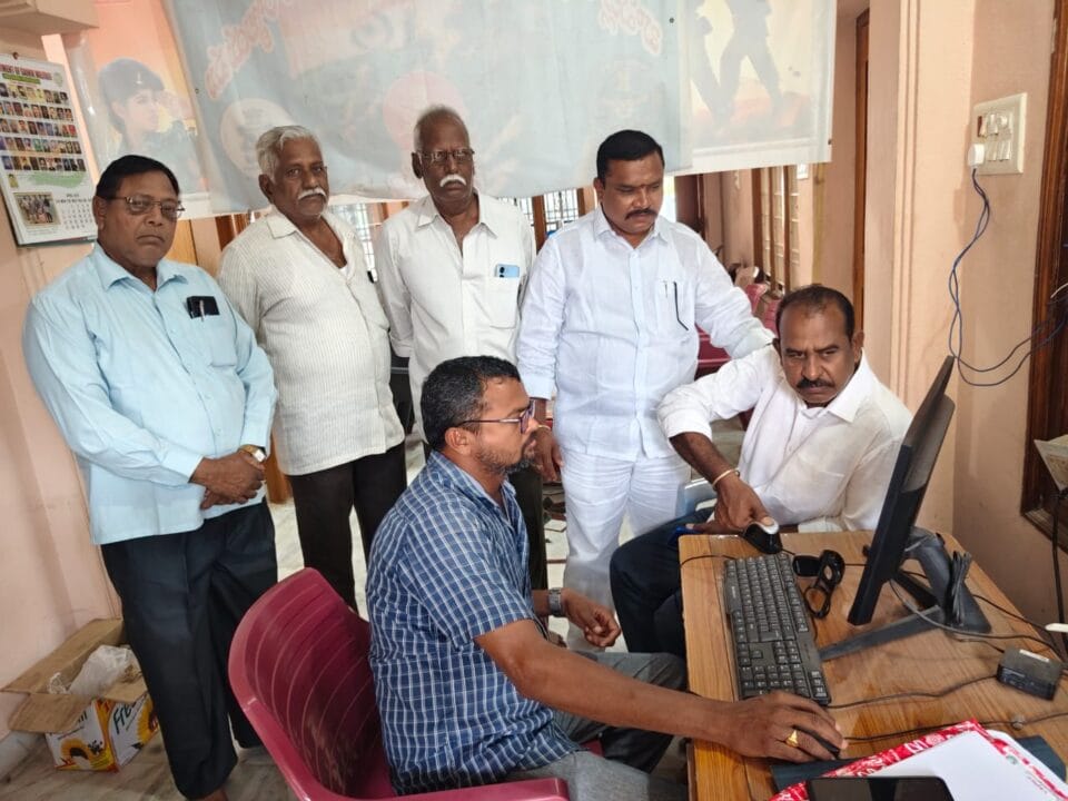 WhatsApp Image 2025-11-26 at 7.52.56 PM Bapatla Local News: ప్రతి పెన్షనరూ నవంబర్ 30 లోపు లైఫ్ సర్టిఫికెట్ ఇవ్వాలి- తాండ్ర సాంబశివరావు