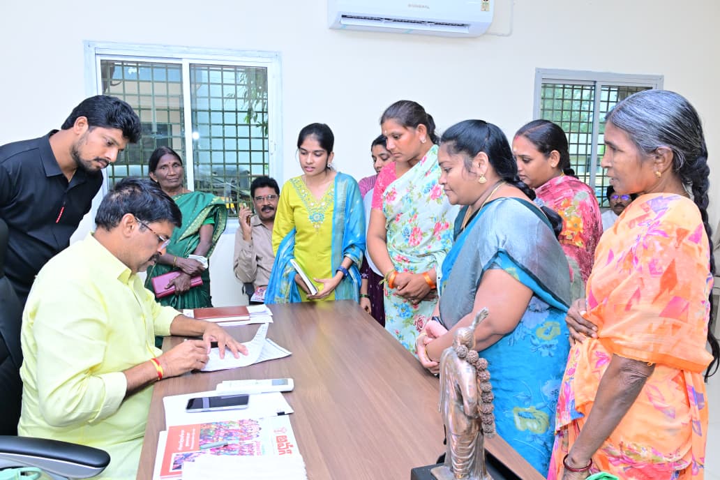 Praja dharbar greevens : ప్రజా దర్బార్ గ్రీవెన్స్ కార్యక్రమం నిర్వహించిన-బాపట్ల ఎమ్మెల్యే శ్రీ వేగేశన నరేంద్ర వర్మ రాజు