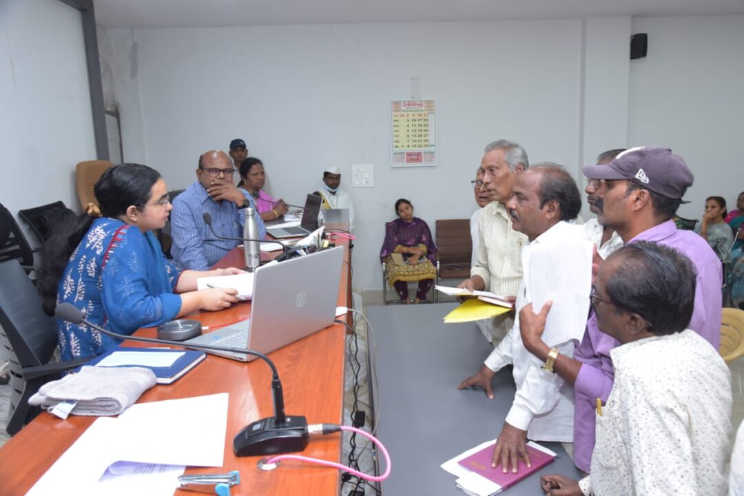 WhatsApp Image 2025-11-28 at 3.45.36 PM Bapatla Local News :ప్రజల సమస్యల పరిష్కారంపై బాపట్ల జిల్లా సంయుక్త కలెక్టర్ భావన విశిష్ట దృష్టి