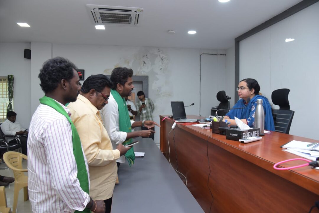 WhatsApp Image 2025-11-28 at 3.45.37 PM (1) Bapatla Local News :ప్రజల సమస్యల పరిష్కారంపై బాపట్ల జిల్లా సంయుక్త కలెక్టర్ భావన విశిష్ట దృష్టి