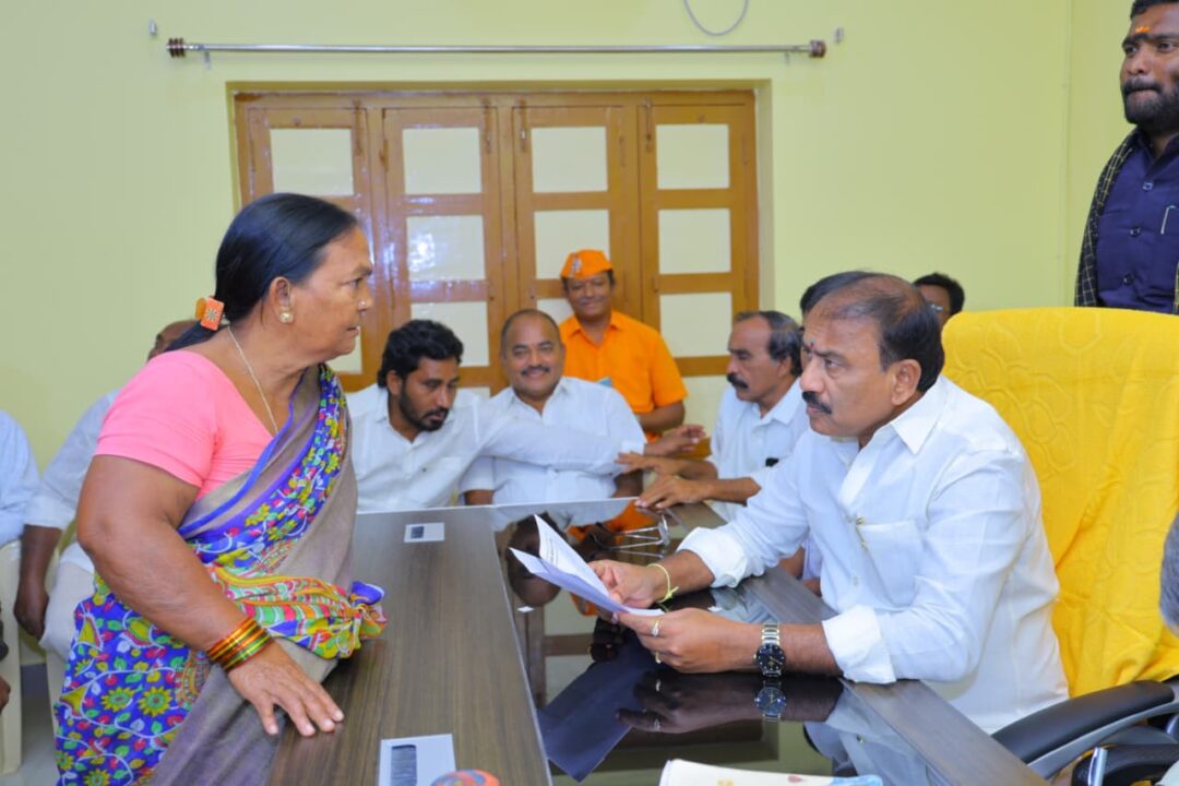 Chirala Local News :ప్రజా దర్బార్ కార్యక్రమం లో పాలుగోన్నా-చీరాలఎమ్మెల్యే మద్దులూరి మాలకొండయ్య