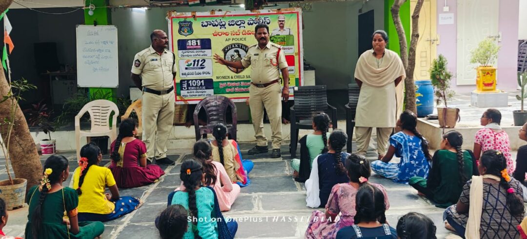 Chirala lo sakthi app :చీరాలలో శక్తి యాప్ డ్రగ్స్ వద్దు బ్రో– పోక్సో చట్టంపై పోలీసుల అవగాహన