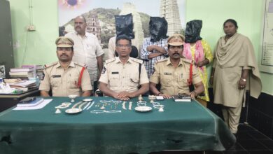 Mangalagiri news ముగ్గురు అంతరజిల్లా దొంగల ముఠా అరెస్ట్ – 19 గ్రాముల బంగారం, 740 గ్రాముల వెండి స్వాధీనం Mangalagiri news ముగ్గురు అంతరజిల్లా దొంగల ముఠా అరెస్ట్ – 19 గ్రాముల బంగారం, 740 గ్రాముల వెండి స్వాధీనం