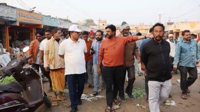 GUNTUR CITY NEWS: అక్రమ కూరగాయల వ్యాపారులకు కమీషనర్ వార్నింగ్ GUNTUR CITY NEWS: అక్రమ కూరగాయల వ్యాపారులకు కమీషనర్ వార్నింగ్