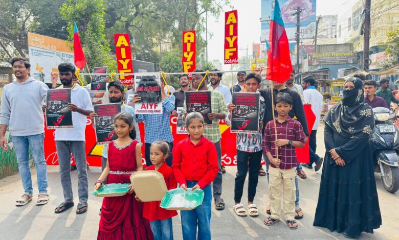 GUNTUR DISTRICT NEWS: జాబ్ క్యాలెండర్ విడుదల చేయాలని డిమాండ్ చేస్తూ గుంటూరులో ఆందోళన GUNTUR DISTRICT NEWS: జాబ్ క్యాలెండర్ విడుదల చేయాలని డిమాండ్ చేస్తూ గుంటూరులో ఆందోళన