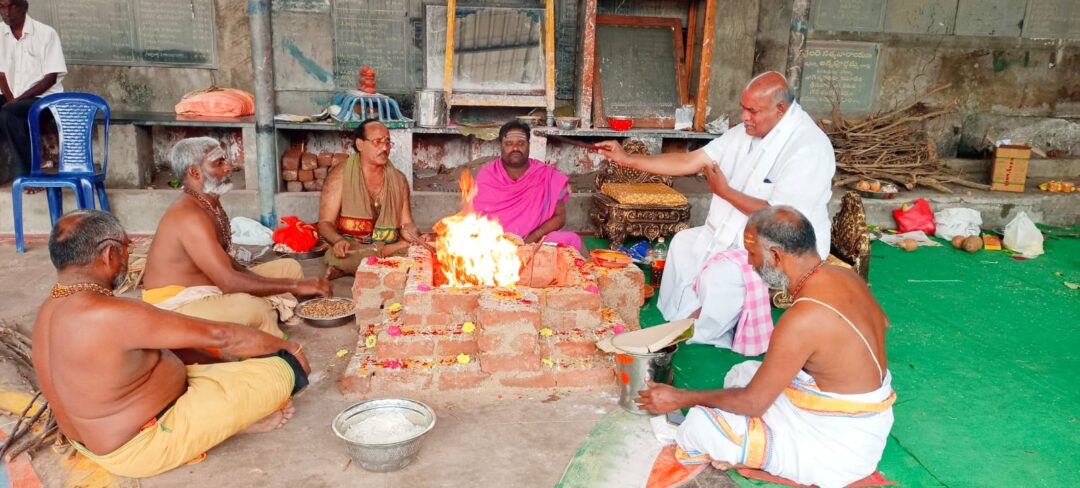 41 Days of Grand Devotion at Someshwara Swamy Devasthanam: Concluding the 'Chaddi Karyakramam||సోమేశ్వర స్వామి దేవస్థానంలో 41 రోజుల భవ్యమైన భక్తి: చద్ది కార్యక్రమం ముగింపు 41 Days of Grand Devotion at Someshwara Swamy Devasthanam: Concluding the 'Chaddi Karyakramam||సోమేశ్వర స్వామి దేవస్థానంలో 41 రోజుల భవ్యమైన భక్తి: చద్ది కార్యక్రమం ముగింపు