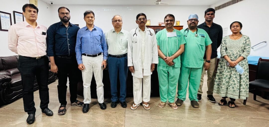 WhatsApp Image 2025-12-04 at 5.50.15 PM (1) Aster Ramesh First rare medical feat in India in hospitals: ఆస్టర్ రమేష్ హాస్పిటల్స్లో భారతదేశంలోనే తొలి అరుదైన వైద్య ఘనత రోగిని పూర్తిగా మేల్కొని ఉన్న స్థితిలో ఉంచి గుండె బైపాస్ శస్త్రచికిత్స విజయవంతం