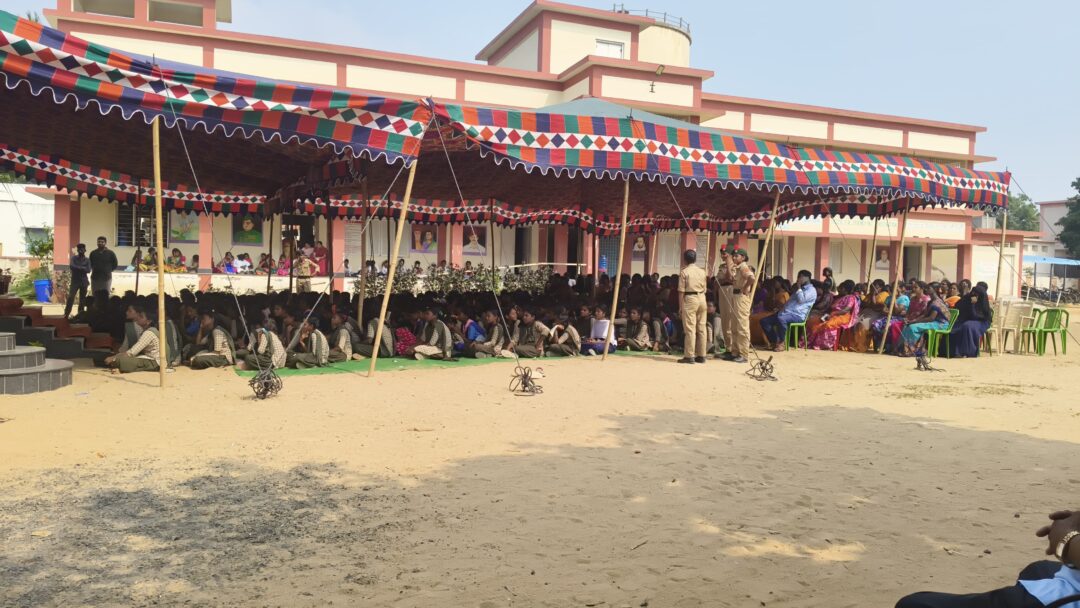 Mega parents Meeting lo :మెగా పేరెంట్స్ మీటింగ్ లో మాట్లాడుతున్న ఎంపీడీవో ధనలక్ష్మి