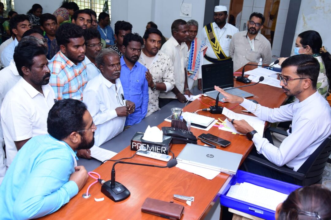 Bapatla Local News :ప్రజా సమస్యల పరిష్కారం కార్యక్రమంలో వచ్చే అర్జీల పరిష్కారంపై అధికారులు చిత్తశుద్ధితో పనిచేయాలి-జిల్లా కలెక్టర్ డాక్టర్ వి వినోద్ కుమార్