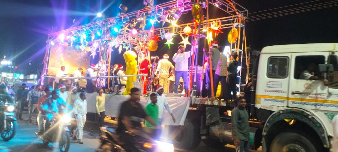 Bapatla Local News :బాపట్ల పట్టణంలో క్రిస్మస్ పర్వదినాన్ని పురస్కరించుకునిహెవెన్లీ వర్షిప్ టీం ఆధ్వర్యంలో- క్రిస్మస్ ర్యాలీ