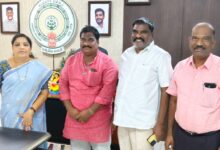 Amaravathi Local News :గిరిజన శాఖ మంత్త్రి వర్యులు శ్రీమతి గుమ్మడి సంధ్యారాణి ని కలసిన ఎరుకల హక్కుల పోరాట సమితి రాష్ట్ర అధ్యక్షుడు N మోహన్ కుమార్ ధర్మ Amaravathi Local News