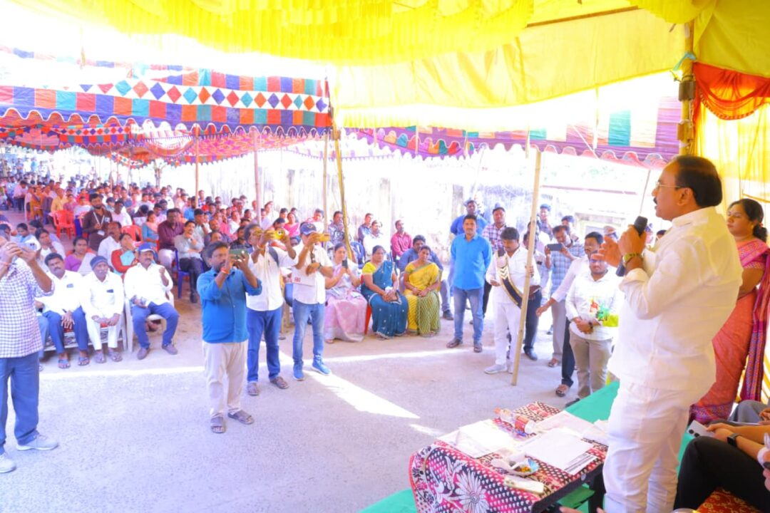 Chirala lo Mega job Mela :చీరాలలో మెగా జాబ్ మేళా ప్రారంభంస్థానికంగా ఉద్యోగావకాశాల కల్పనకు ప్రభుత్వం కట్టుబాటు- ఎమ్మెల్యే మద్దులూరి మాల కొండయ్య