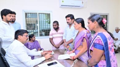 Bapatla pattanam lo MLA :బాపట్ల పట్టణంలో ఎమ్మెల్యే వేగేశన నరేంద్ర వర్మ రాజు ప్రజాదర్బార్ పిర్యాదుల స్వీకరణ, తక్షణ పరిష్కారానికి అధికారులకు ఆదేశాలు Bapatla pattanam lo MLA