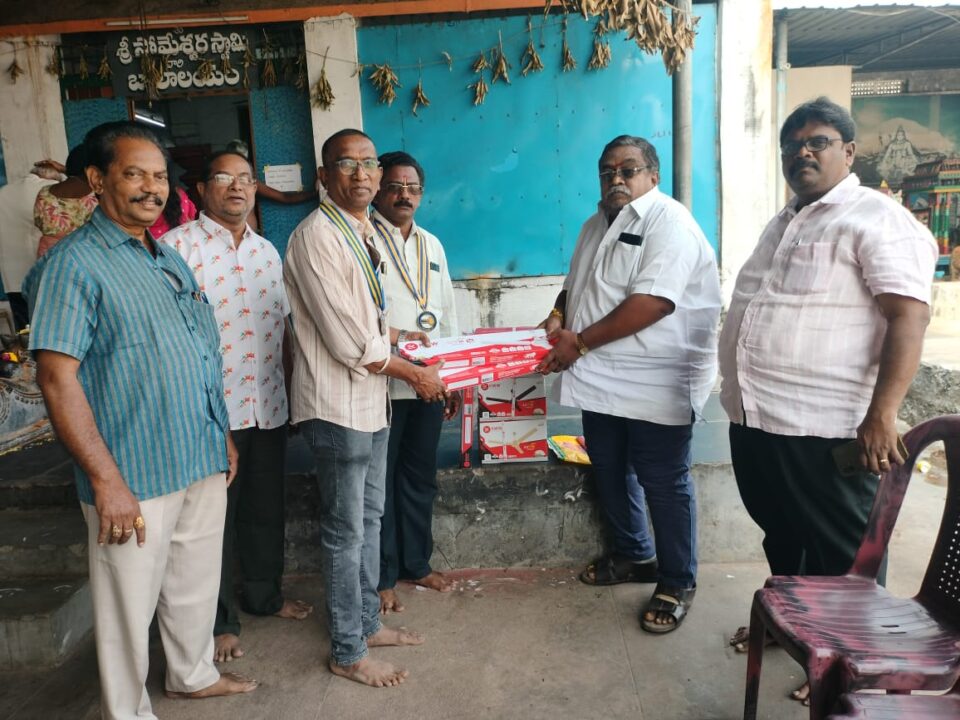 WhatsApp Image 2025-12-18 at 12.56.47 PM Bapatla Local News :రోటరీ క్లబ్ ఆఫ్ బాపట్ల ఆధ్వర్యంలో ఉచిత ఫ్యాన్ల పంపిణీ