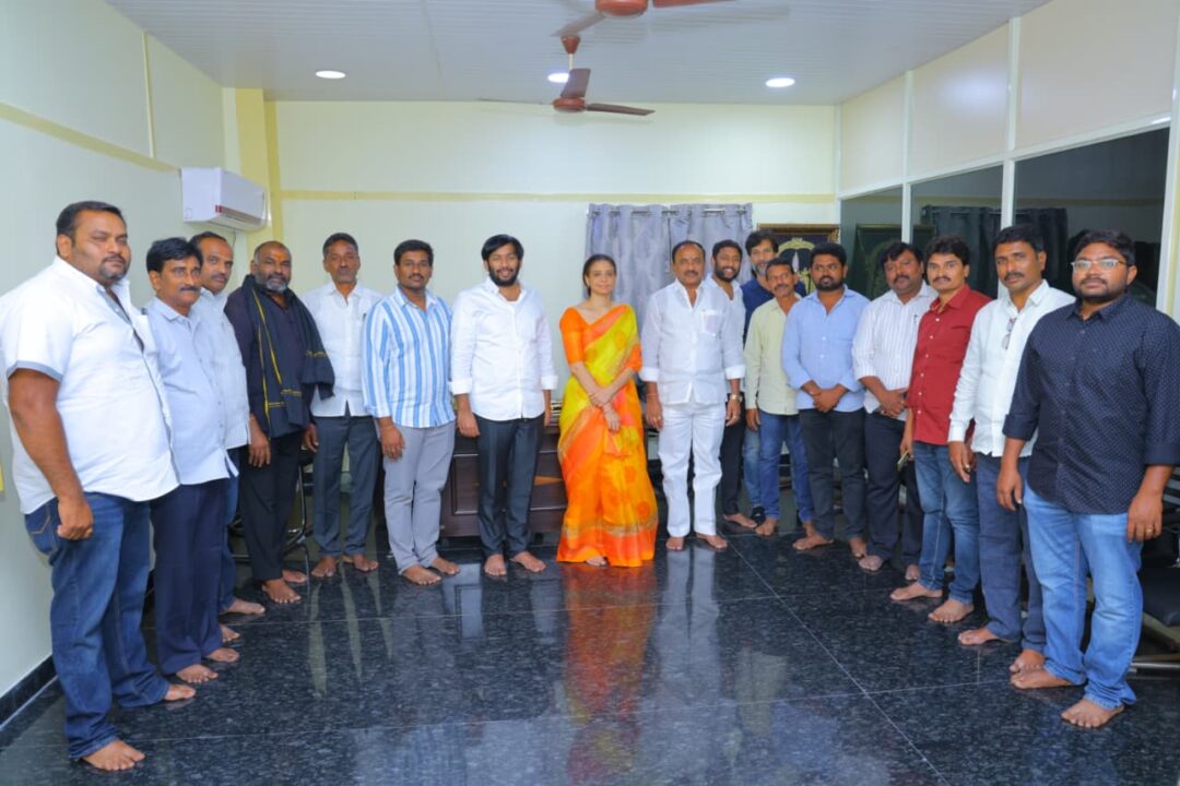 Chirala Local news :చీరాల ఎమ్మెల్యే నివాసంలో మర్యాదపూర్వక భేటీ