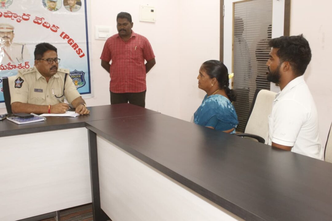 Bapatla Local News :బాపట్ల జిల్లా పోలీస్ ప్రధాన కార్యాలయంలో పీజీఆర్‌ఎస్ కార్యక్రమం