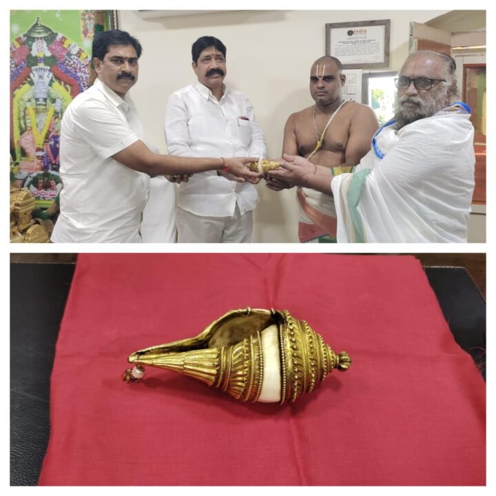 WhatsApp Image 2025-12-29 at 11.45.44 PM Mangalagiri Local News :ఉత్తర ద్వారంలో శ్రీమన్నారాయణుడు-వైకుంఠ ఏకాదశి సందర్భంగా భక్తులకు అపూర్వ దర్శనం