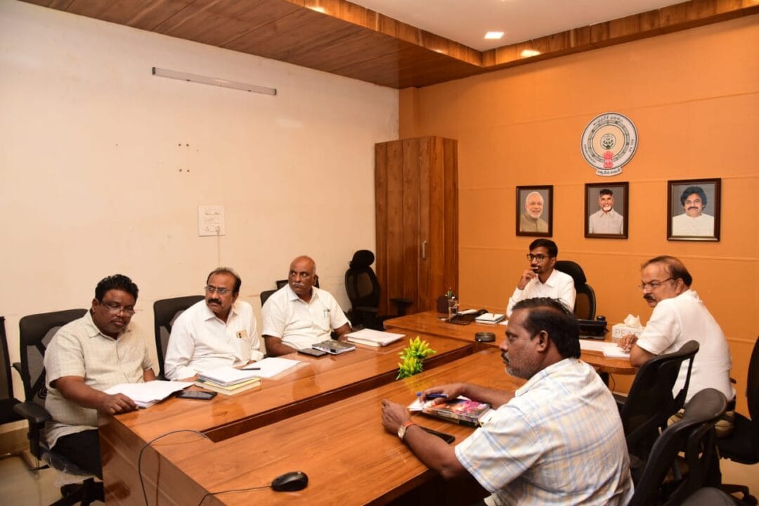 Bapatla Local News :వ్యవసాయ భూములు ఏ మండలంలో ఉంటే ఆ మండలంలోని రైతులకు ఎరువులు పంపిణీ-జిల్లా కలెక్టర్ డాక్టర్ వి.వినోద్ కుమార్,ఐ. ఏ.ఎస్