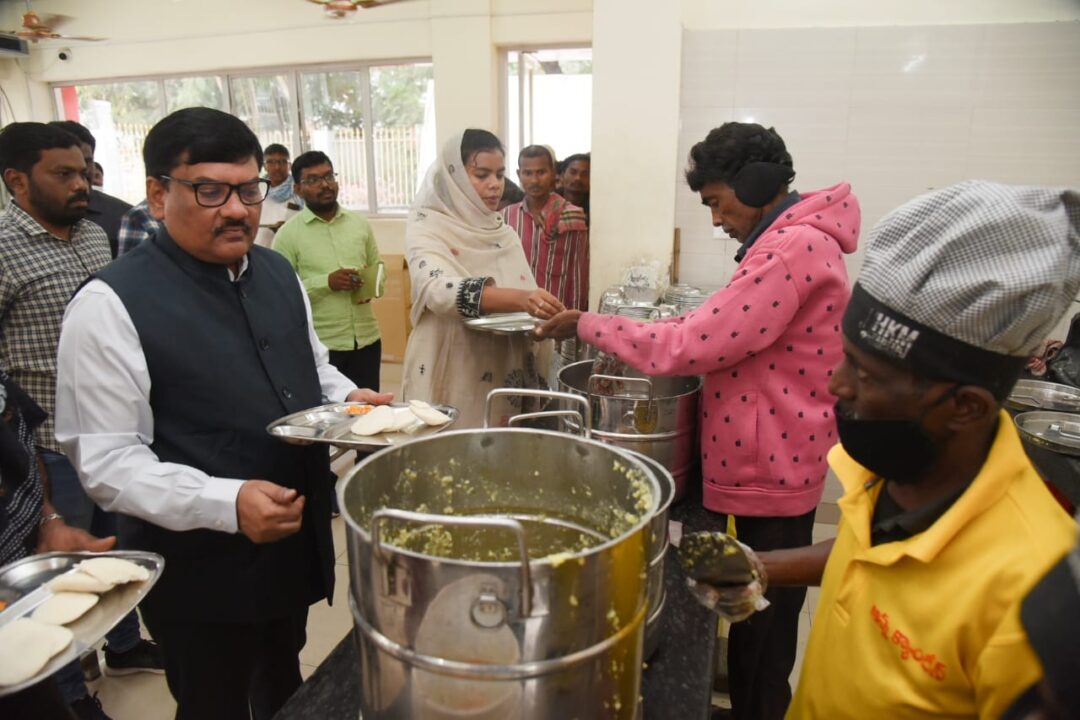 Guntur Local News :అన్న క్యాంటీన్లలో నాణ్యమైన, శుభ్రమైన ఆహారం అందించాలి-జిల్లా కలెక్టర్ ఏ. తమీమ్ అన్సారియా