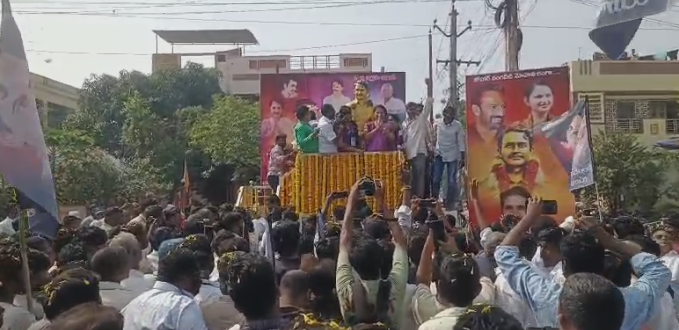 Machilipatnam Local News :వంగవీటి మోహన రంగా విగ్రహ ఆవిష్కరణ కార్యక్రమానికి మచిలీపట్నం విచ్చేసిన ఆయన కుమార్తె వంగవీటి ఆశాకిరణ్