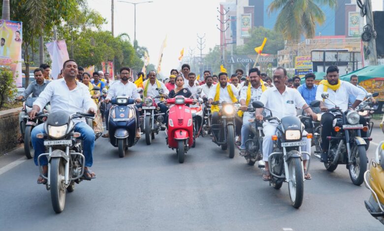 GUNTUR CITY NEWS: గుంటూరు ఇన్నర్ రింగ్ రోడ్డు 3వ దశ శంకుస్థాపనకు గుంటూరు పశ్చిమ నుంచి భారీ బైక్ ర్యాలీతో హాజరైన ఎమ్మెల్యే గళ్ళా మాధవి GUNTUR CITY NEWS: గుంటూరు ఇన్నర్ రింగ్ రోడ్డు 3వ దశ శంకుస్థాపనకు గుంటూరు పశ్చిమ నుంచి భారీ బైక్ ర్యాలీతో హాజరైన ఎమ్మెల్యే గళ్ళా మాధవి