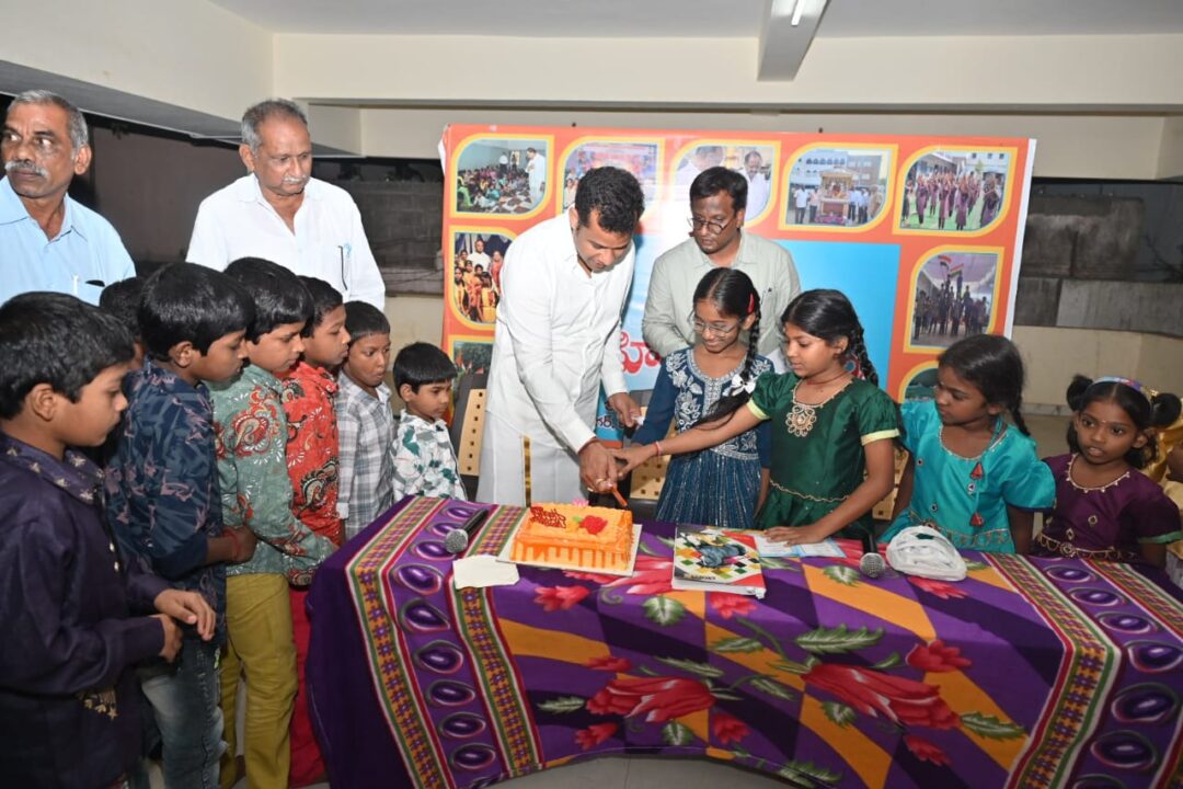 WhatsApp Image 2026-01-02 at 2.58.51 PM Nellore Local News :పిల్లల భవిష్యత్తే లక్ష్యంగా విద్యా సామగ్రి పంపిణీ-జిల్లా కలెక్టర్ హిమాన్షు శుక్ల