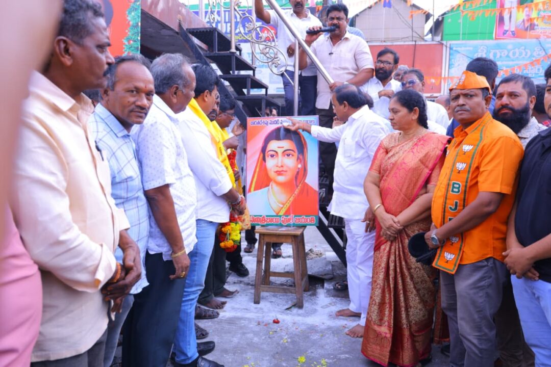 Chirala local news :సావిత్రిబాయి పూలే 195వ జయంతి-ఘన నివాళులు అర్పించిన చీరాల ఎమ్మెల్యే మద్దులూరి మాలకొండయ్య