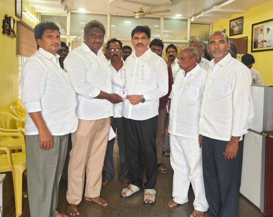 WhatsApp Image 2026-01-04 at 12.36.33 PM Parchuru Local News :పంటల నమోదు పకడ్బందీగా జరగాలి – ఎమ్మెల్యే ఏలూరి సాంబశివరావు