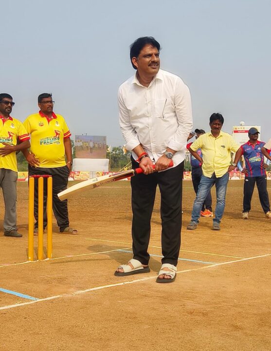 Mangalagi local News : మంగళగిరి ప్రీమియర్ లీగ్–4లో ఎమ్మెల్యే ఏలూరి సందడి