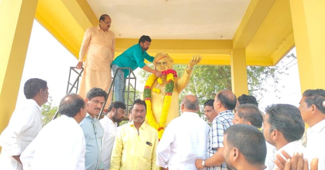 WhatsApp Image 2026-01-18 at 10.48.47 AM (1) Krishna Local News : మండవల్లి మండలంలో ఎన్టీఆర్కు ఘన నివాళులు