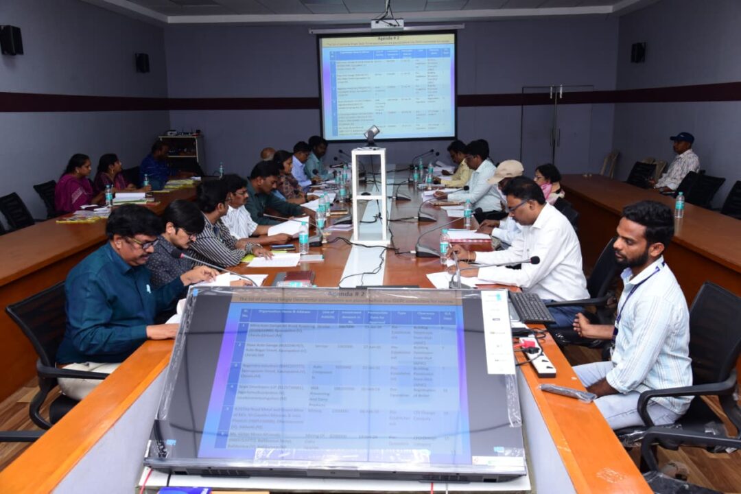 Bapatla Local News :ఉపాధి హామీ పథకం కింద చేపట్టే అభివృద్ధి పనులను వేగవంతం చేయాలి-జిల్లా కలెక్టర్ డాక్టర్ వినోద్‌కుమార్ వి.