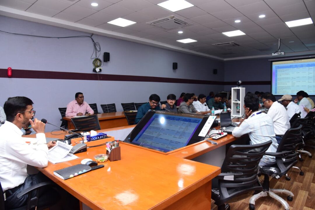 Bapatla Local News :ఉపాధి హామీ పథకం కింద చేపట్టే అభివృద్ధి పనులను వేగవంతం చేయాలి-జిల్లా కలెక్టర్ డాక్టర్ వినోద్‌కుమార్ వి.