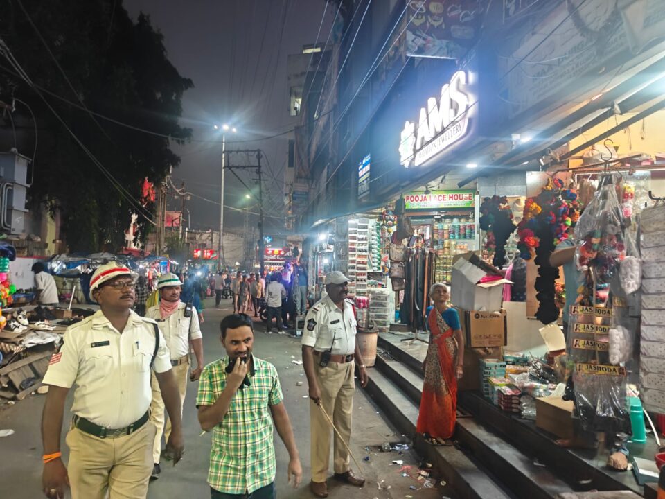 Vijayawada Local News :టాక్టికల్ అర్బనిజంలో భాగంగా అక్రమణల తొలగింపు – ఎన్‌టీఆర్ జిల్లా ట్రాఫిక్ పోలీసుల స్పెషల్ డ్రైవ్