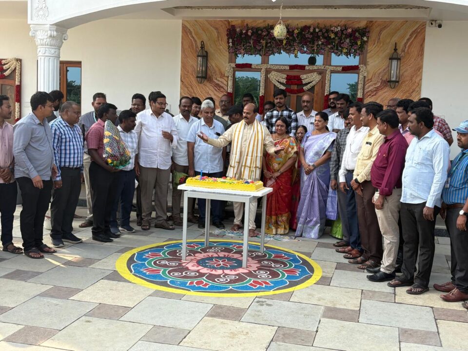 Chalapathi Group Chairman Y.V. Anjaneyulu's birthday celebrations అంగరంగ వైభవంగా చలపతి అధినేత వై.వి. ఆంజనేయులు జన్మదిన వేడుకలు