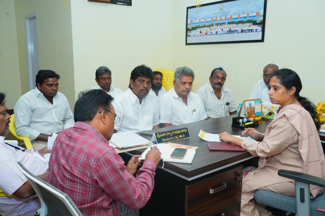 WhatsApp Image 2026-01-24 at 4.29.59 PM Guntur Local News :అభివృద్ధి పనుల్లో నిర్లక్ష్యం తగదు – ఎమ్మెల్యే గళ్ళా మాధవి