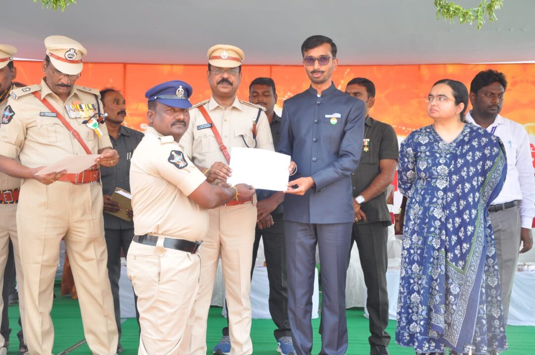 Bapatla Local News :77వ గణతంత్ర దినోత్సవ వేడుకల సందర్భంగా ఉత్తమ శక్తి టీం అధికారుల ఎంపిక