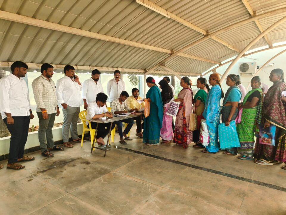 Parchuru Local News :పర్చూరు ఎమ్మెల్యే ఏలూరి సాంబశివరావు జన్మదినోత్సవం సందర్భంగా సేవా కార్యక్రమాలు