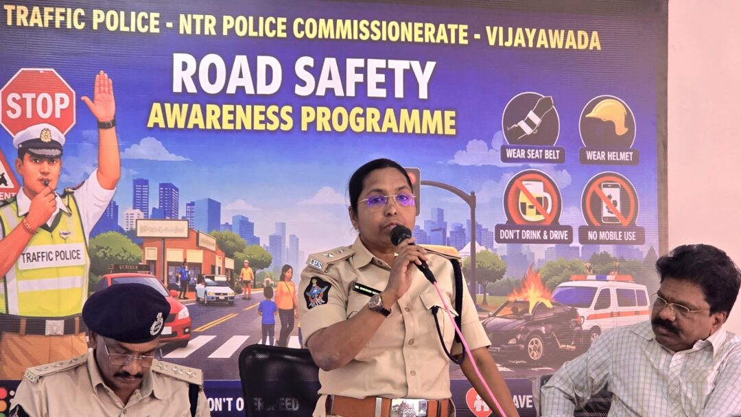 Vijayawada Local News :ఎన్.టి.ఆర్. జిల్లా ట్రాఫిక్ పోలీసుల ఆధ్వర్యంలో రహదారి భద్రతపై విస్తృత అవగాహన కార్యక్రమం