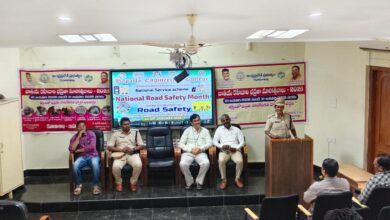 Bapatla Local News :సెల్ఫోన్ మాట్లాడుతూ వాహనాలు నడపడం అత్యంత ప్రమాదకరం– మోటారు వాహనాల తనిఖీ అధికారిణి ఎన్. ప్రసన్న కుమారి Bapatla Local News