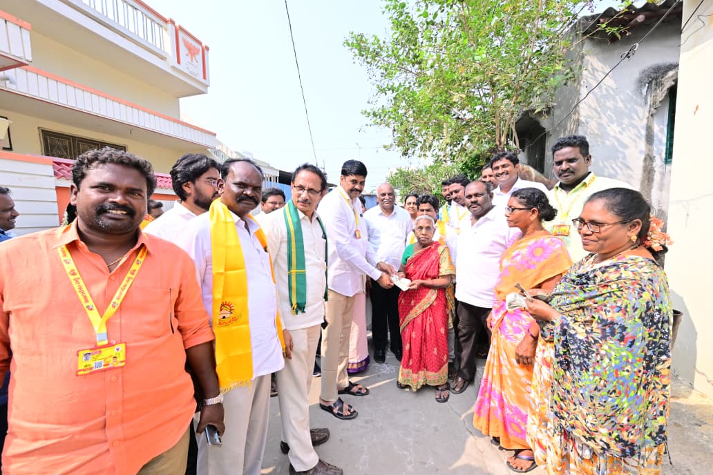 BAPATLA LOCAL NEWS:బాపట్లలో ఉత్సాహంగా ఎన్టీఆర్ భరోసా పింఛన్ల పంపిణీ BAPATLA LOCAL NEWS:బాపట్లలో ఉత్సాహంగా ఎన్టీఆర్ భరోసా పింఛన్ల పంపిణీ